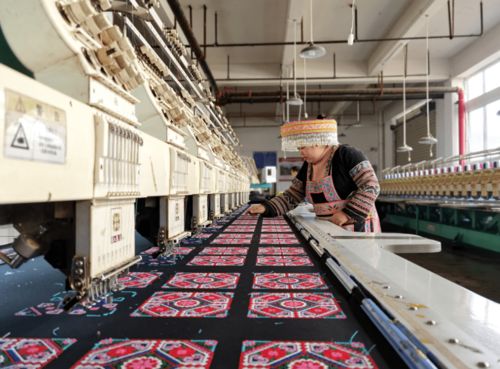 綏陽(yáng)苗族藥枕借力互聯(lián)網(wǎng)，線上銷售旺帶動(dòng)智慧健康新業(yè)態(tài)